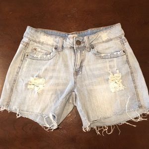 Size 7 light was jean shorts